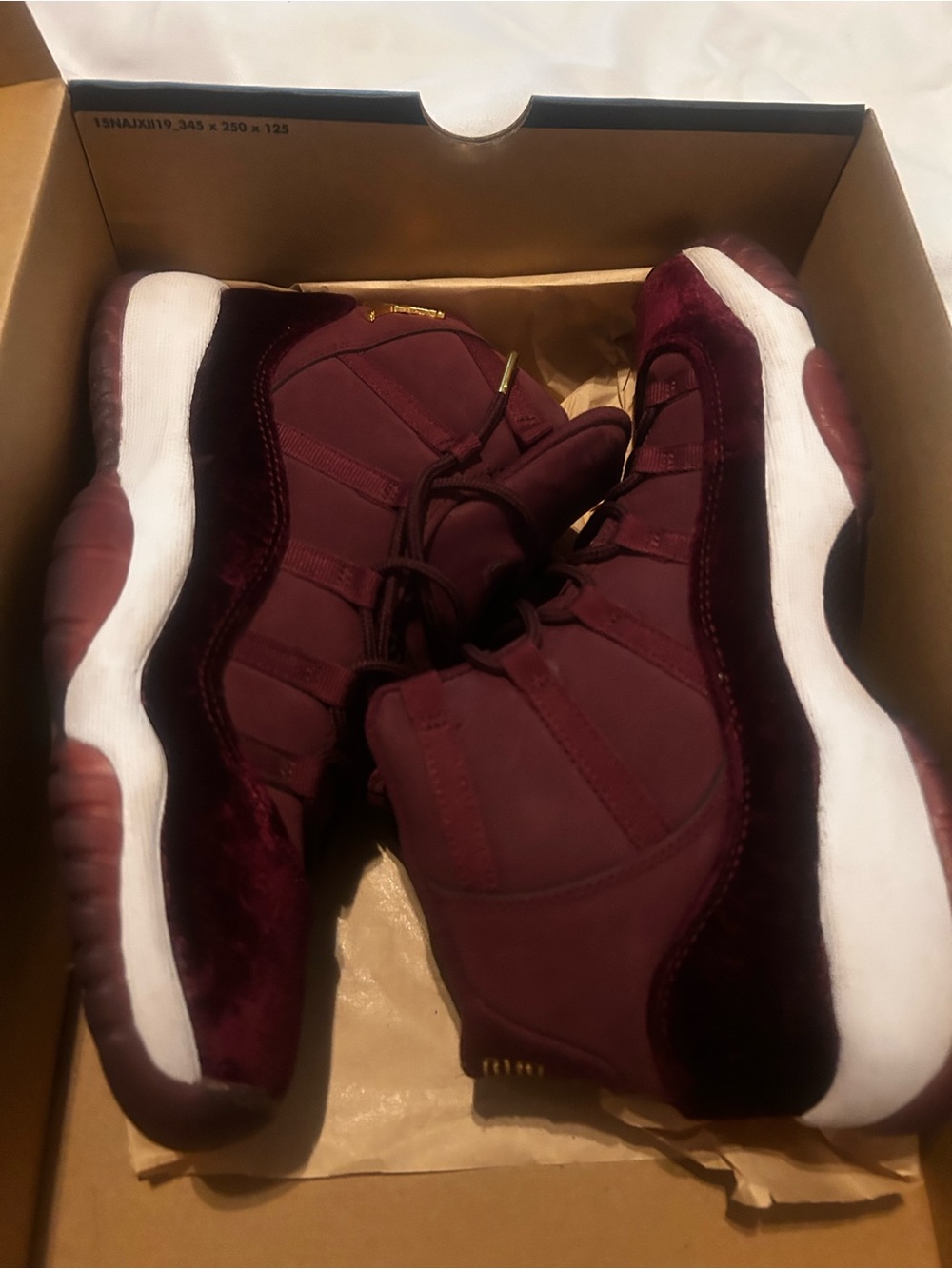 Air jordan 11 retro heiress velvet 8y